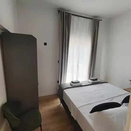 Antoni Apartmán *